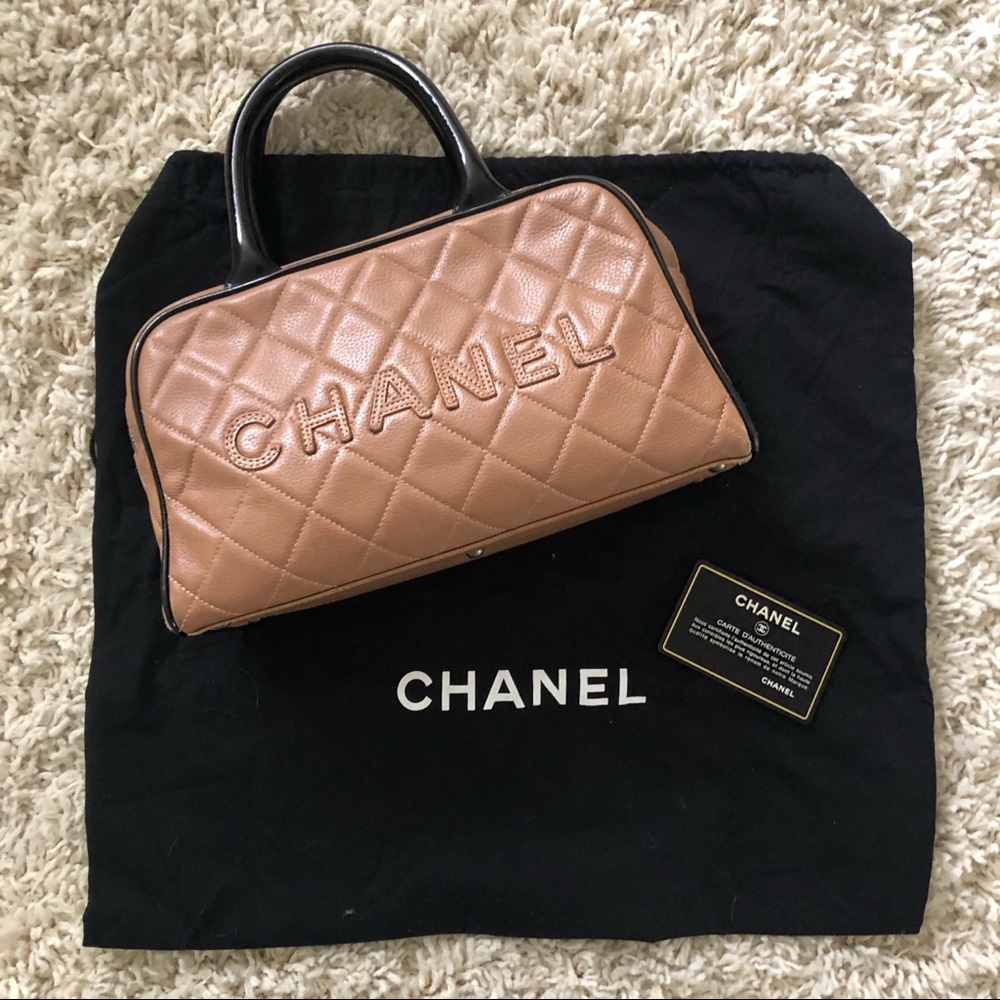 CHANEL Caviar Beige and black quilted bowling bag